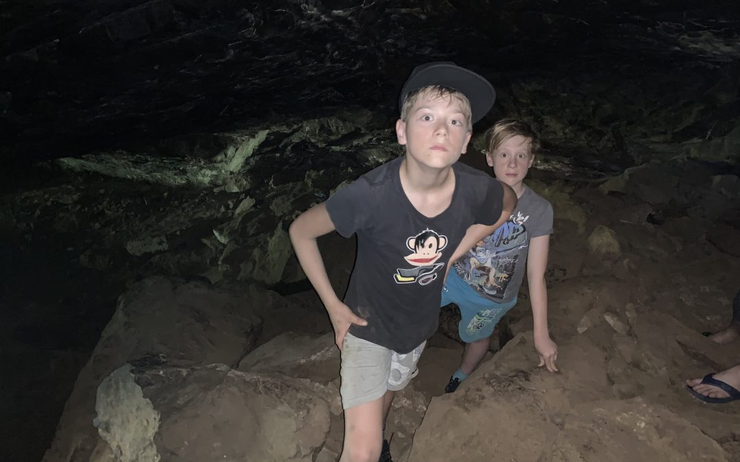 Ravana Cave und Ravana Falls sowie coole Busfahrt zurück