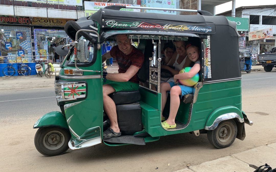 Tuk Tuk Fahrt in die Stadt – downdown Pasikudah