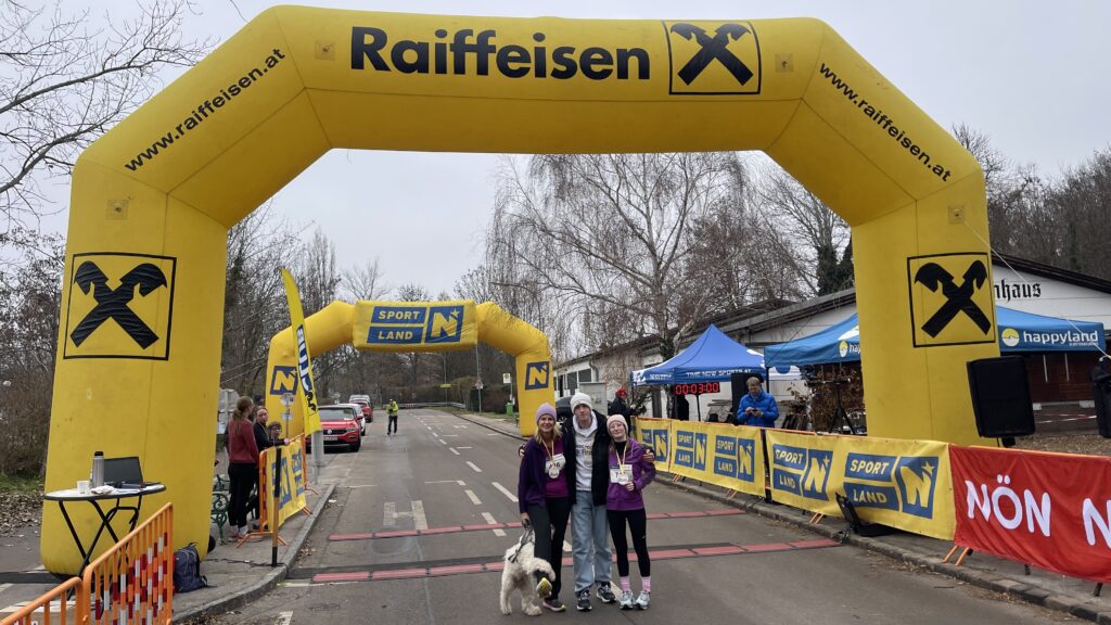 Adventlauf Klosterneuburg mit Nico (10 km) und Birgit & Pia