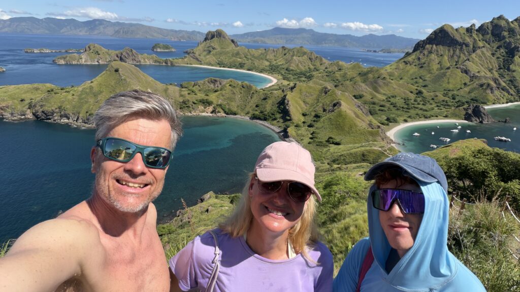 Padar Island – Pink Beach – Komodo Dragons / Warane – Manta Snorkeling – Hausriff Schnorcheln bis in die Dunkelheit 